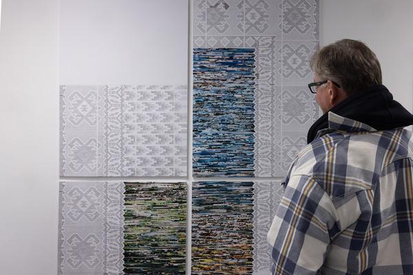 "X Frames per Space" (WEST Bibliothek, 8. - 14.11.25) Foto: eSeL.at - Lorenz Seidler
