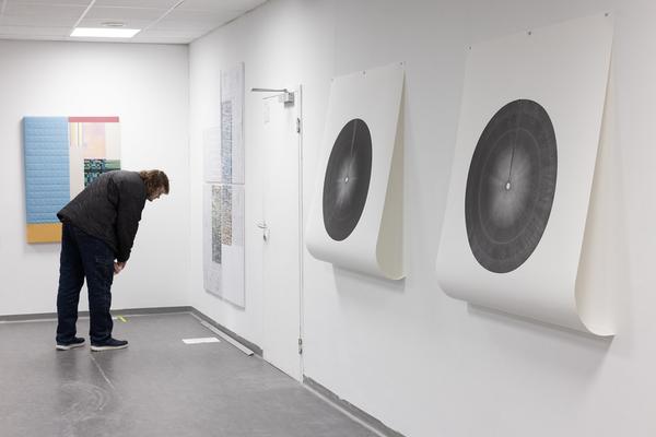 "X Frames per Space" (WEST Bibliothek, 8. - 14.11.25) Foto: eSeL.at - Lorenz Seidler