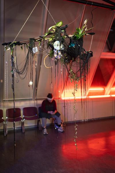 "X Frames per Space" (WEST Bibliothek, 8. - 14.11.25) Foto: eSeL.at - Lorenz Seidler