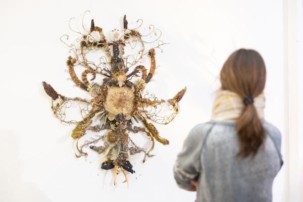 "X Frames per Space" (WEST Bibliothek, 8. - 14.11.25) Foto: eSeL.at - Lorenz Seidler