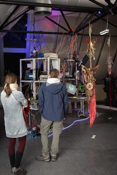 "X Frames per Space" (WEST Bibliothek, 8. - 14.11.25) Foto: eSeL.at - Lorenz Seidler