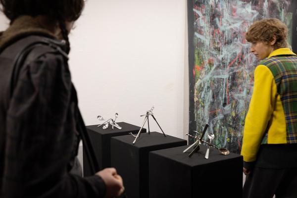 "X Frames per Space" (WEST Bibliothek, 8. - 14.11.25) Foto: eSeL.at - Lorenz Seidler